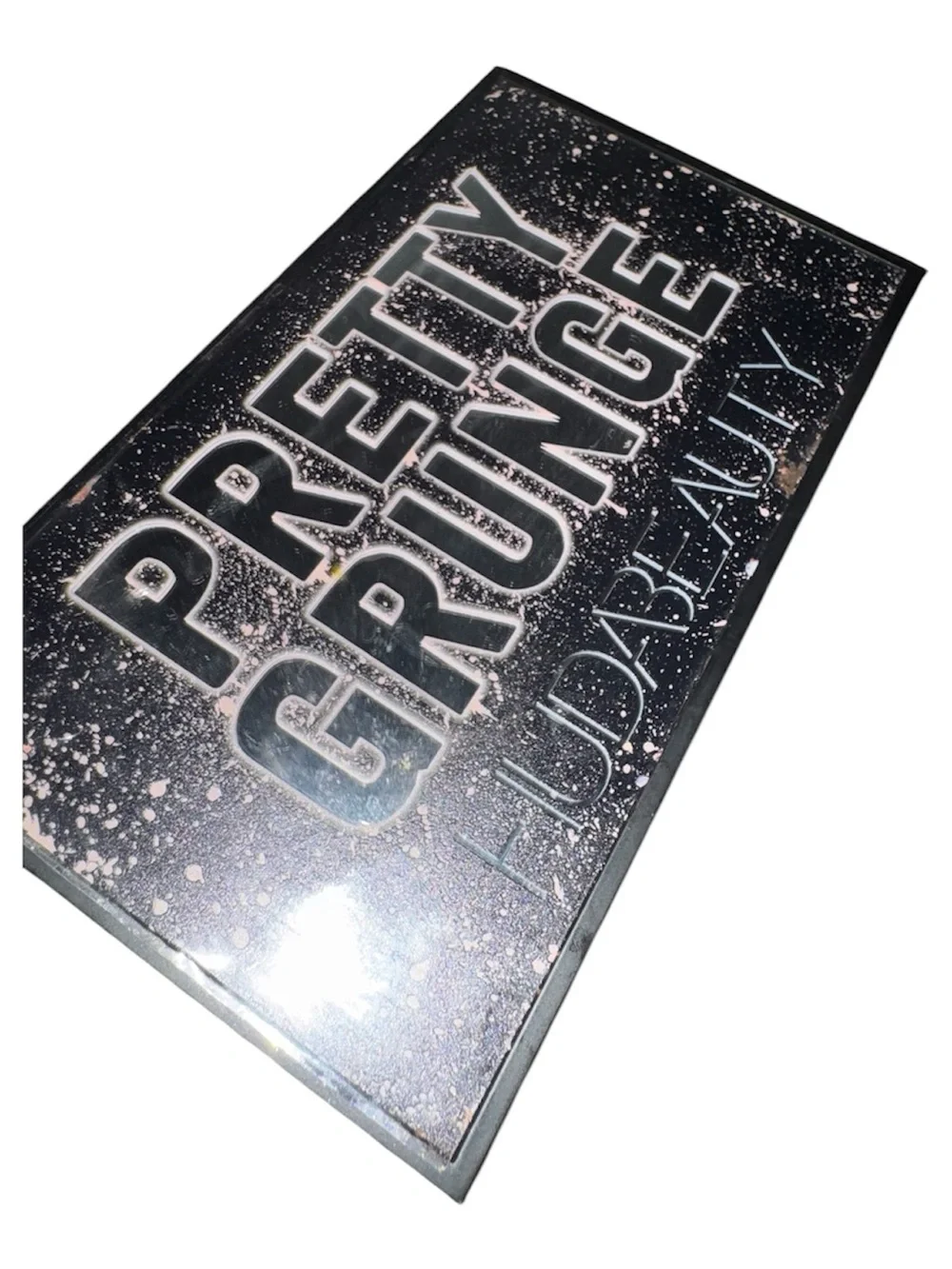 Huda Beauty PRETTY GRUNGE EYESHADOW PALETTE NEW